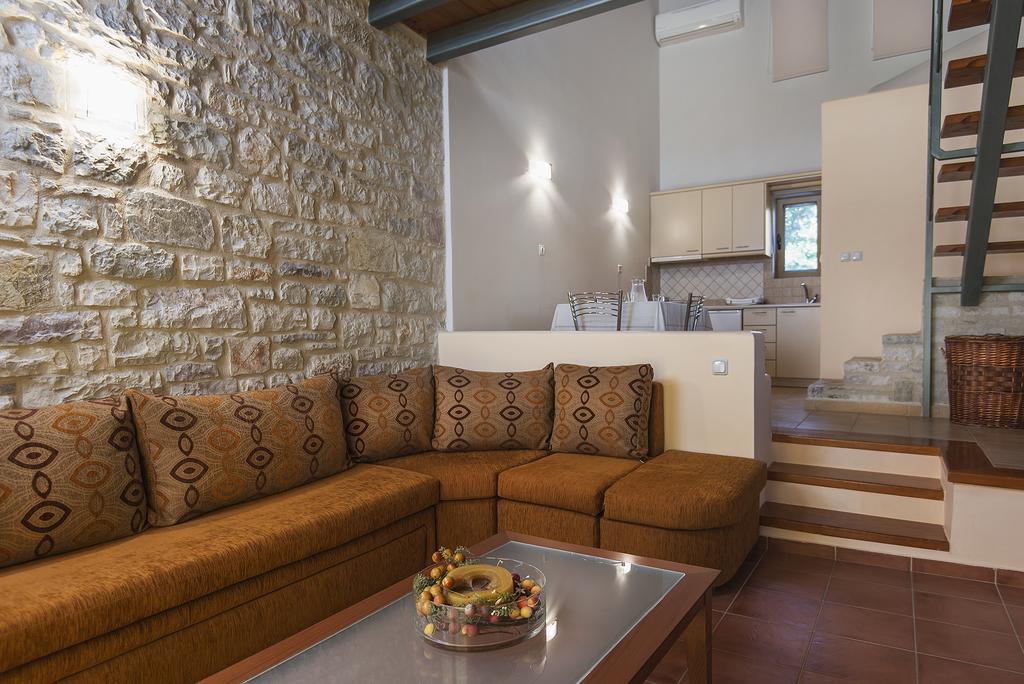 Enastron Villas คิปปาริสเซีย ภายนอก รูปภาพ