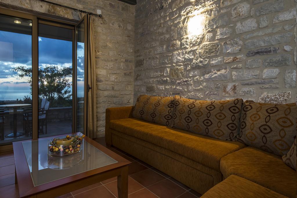 Enastron Villas คิปปาริสเซีย ภายนอก รูปภาพ