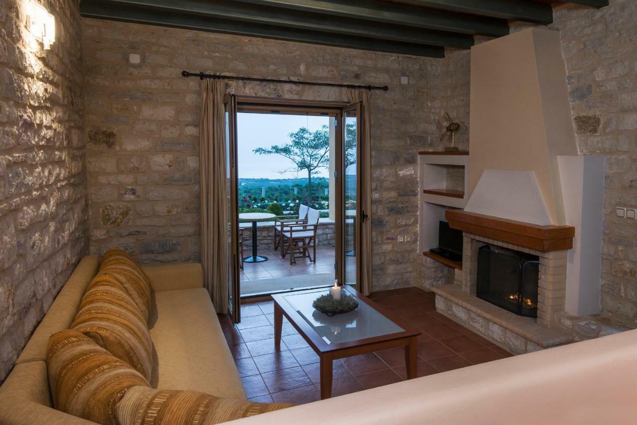 Enastron Villas คิปปาริสเซีย ภายนอก รูปภาพ